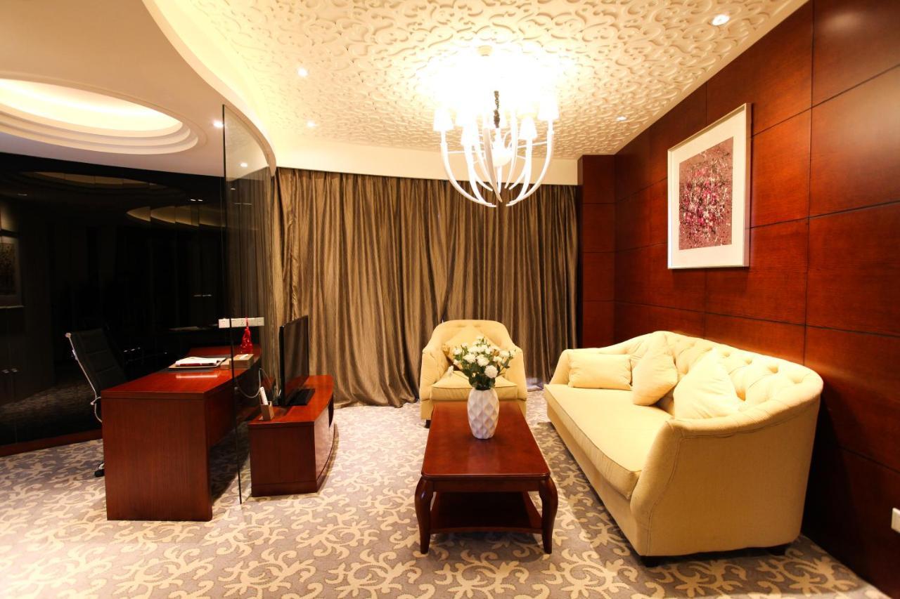 รามาดา บาย วินด์แฮม หยางโจว เปาหยิง Hotel Baoying ภายนอก รูปภาพ