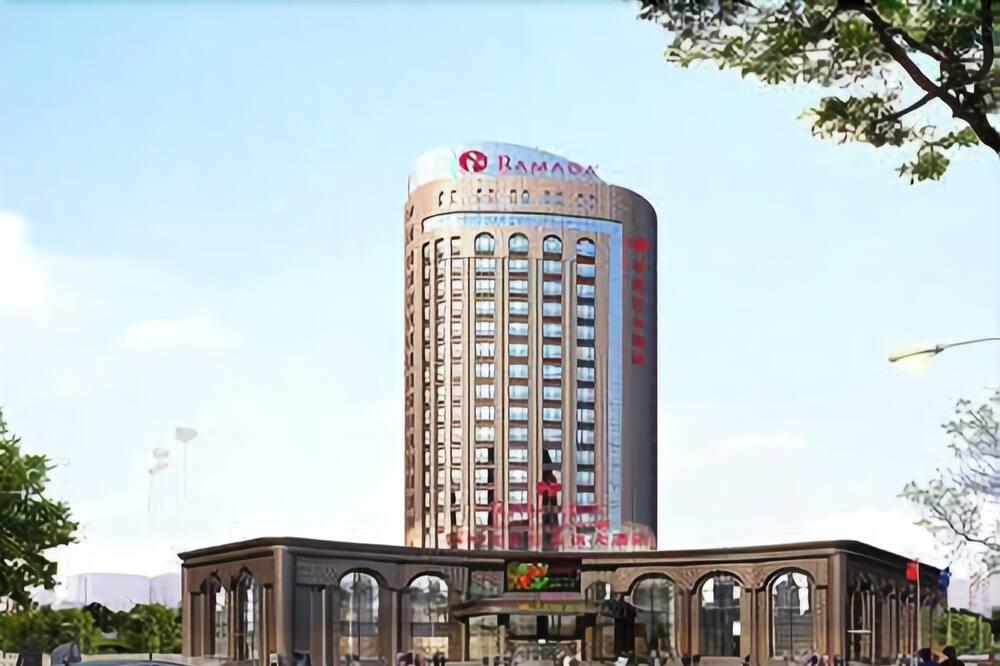รามาดา บาย วินด์แฮม หยางโจว เปาหยิง Hotel Baoying ภายนอก รูปภาพ